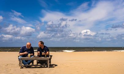 Producent en afnemer in gesprek over een frikandel met idealen