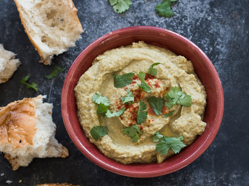 Aubergine-dip-met-Turks-brood-baba-ganoush_3x4klein-1