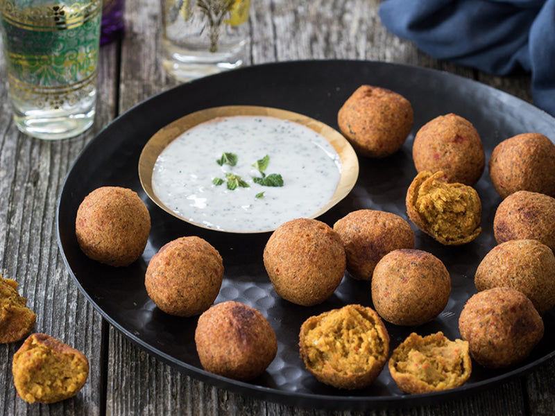 Falafelballetjes-met-frisse-yoghurtdip-3x4klein
