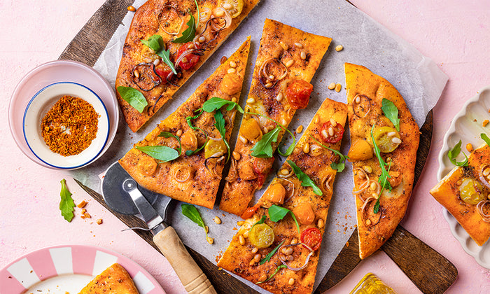 Recept_Focacia_met_cherrytomaatjes_sjalot_en_pijnboompitten