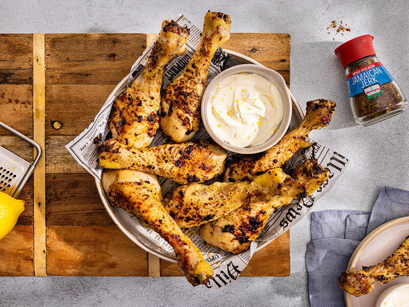 Gemarineerde-kipdrumsticks-uit-de-oven-met-creme-fraiche-dip-800x600-Tiny