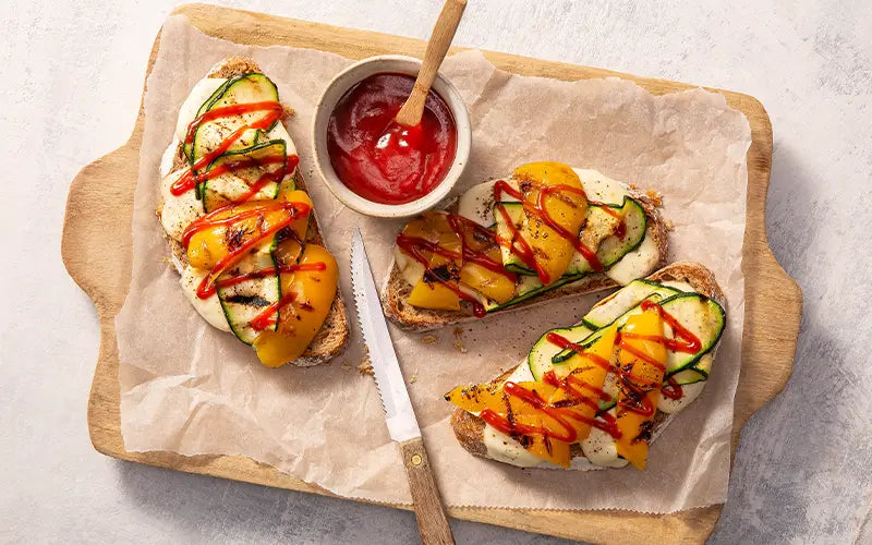 Geroosterd-zuurdesembrood-mozzarella-gegrilde-groenten