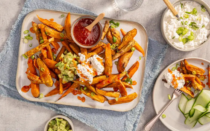 Geroosterde-zoete-aardappelwedges-avocado-cottage-cheese