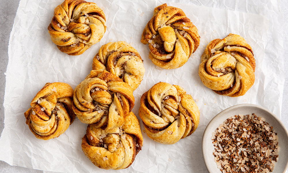 Kanelbullar_met_kandij_kardemom_en_koek_speculaas