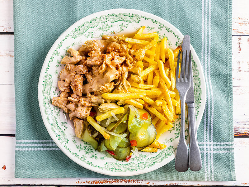 Kip-rendang-met-friet-800x600-T