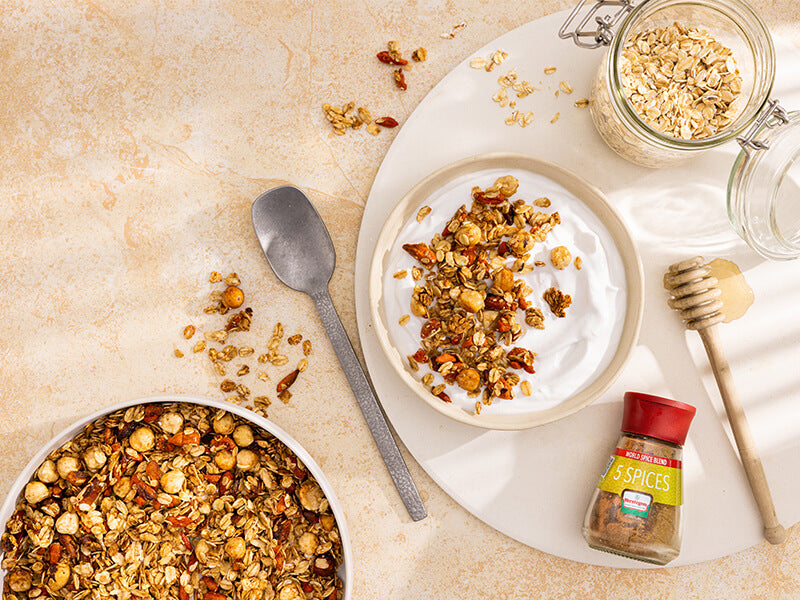 Kokosyoghurt-met-granola-en-gojibessen-800x600-Tiny