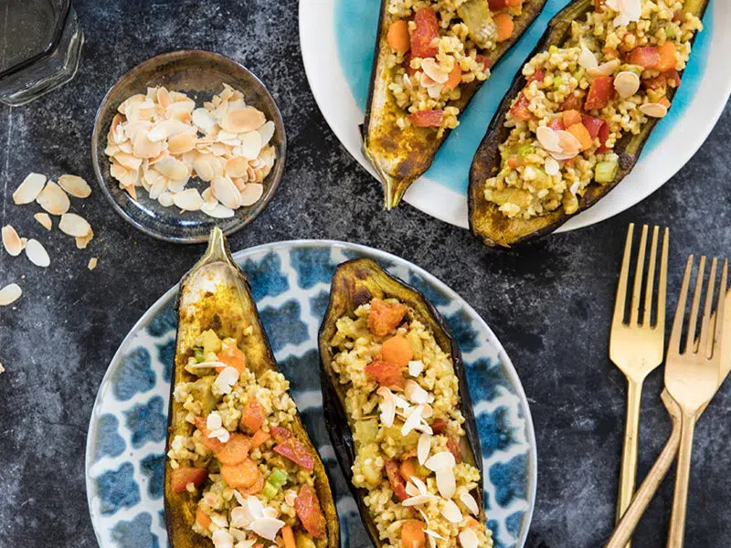 Recept-Gevulde-aubergines-met-bulgur-salade-en-geroosterde-amandelen_3x4klein_jpg