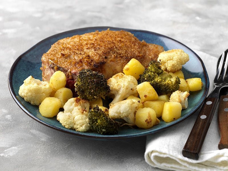 Recept-Karbonade-met-geroosterde-broccoli-bloemkool-en-krieltjes-uit-de-oven-3x4-klein