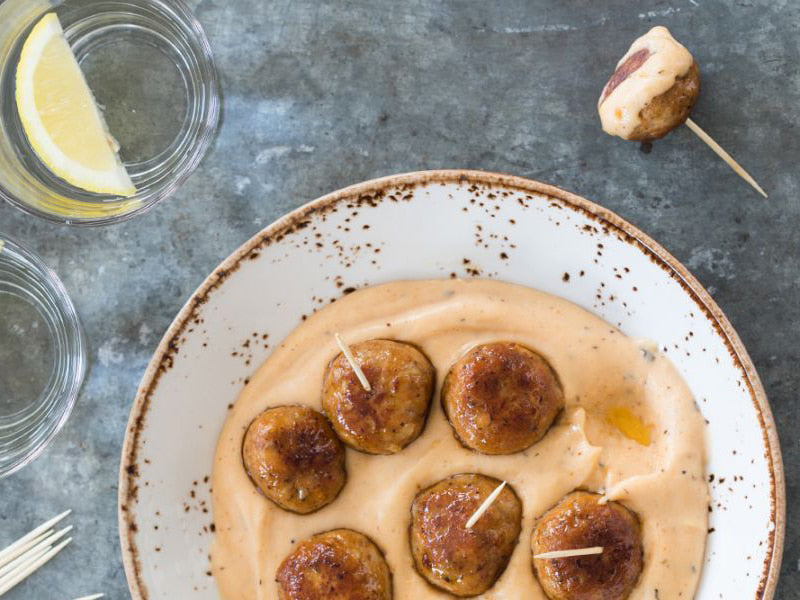 Recept-Kipgehaktballetjes-in-een-romige-cajunsaus-3x4-klein