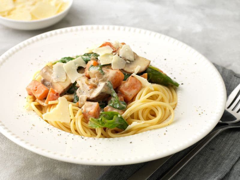Recept-Vegetarische-pasta-met-pompoen-en-spinazie-3x4-klein