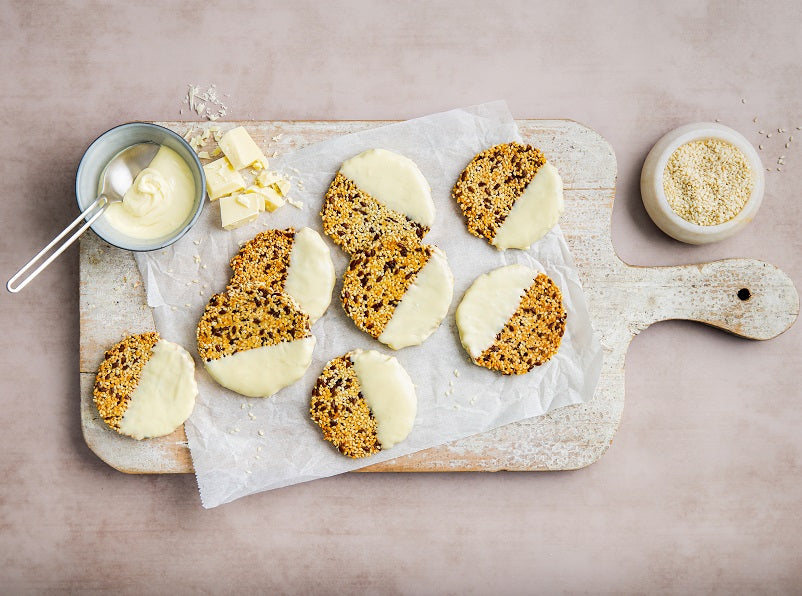 Sesamzaad-Sesamkletskoppen-met-witte-chocolade-800x600-1-1