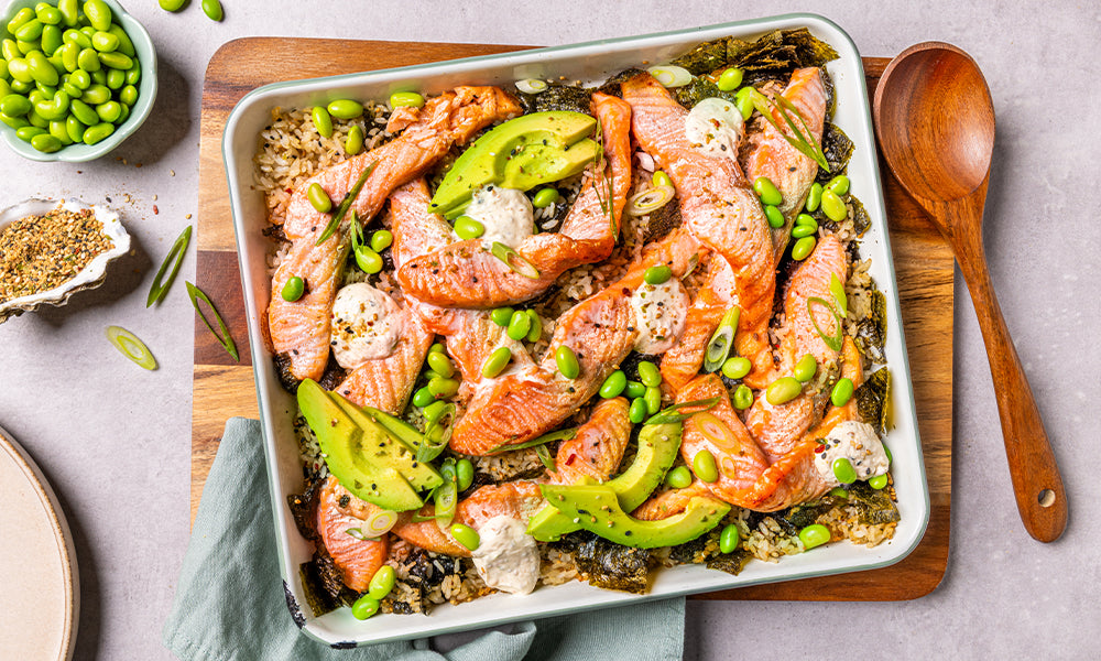 Recept_Sushi_traybake_met_zalm_en_sojabonen