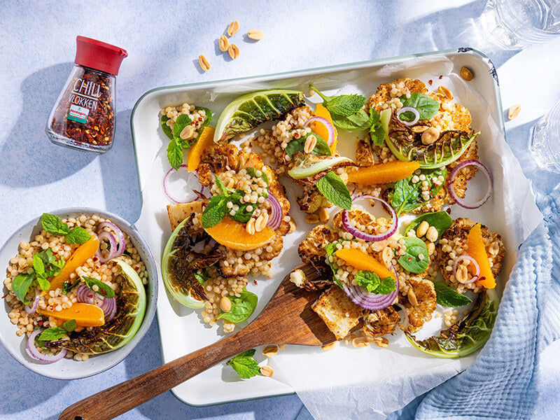 Tafelstrooiers-Spicy-vegan-bloemkoolsteak-met-kruidige-parelcouscous-800x600-Tiny