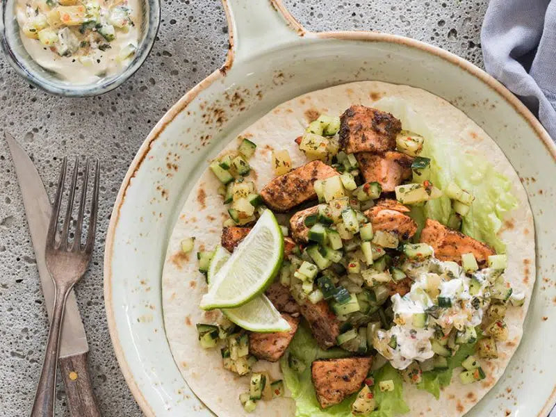 Tortilla-wraps-met-gekruide-zalm-en-komkommer-ananassalsa-3x4-klein_jpg