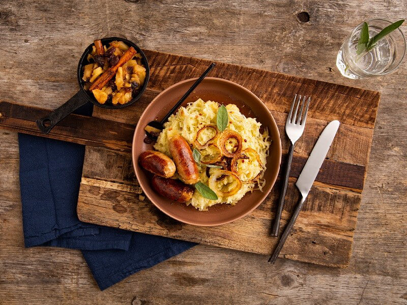 VSZ-Stamppot-zuurkool-Romige-zuurkool-stamppot-met-saucijs-en-appelcompote-800x600-1