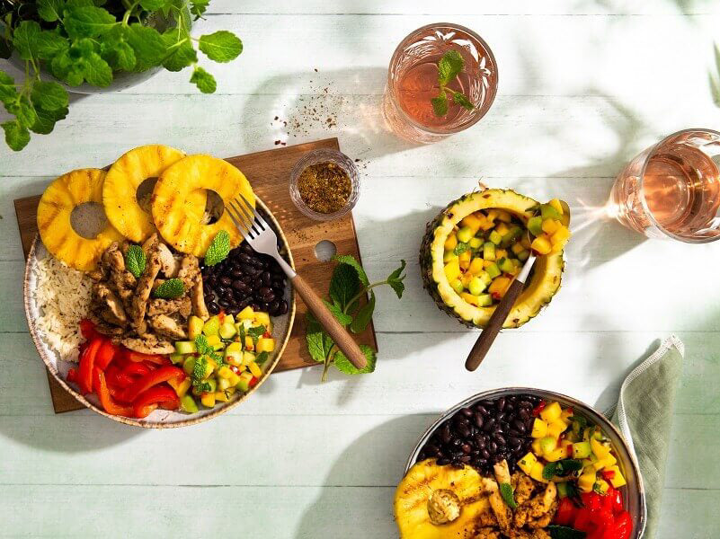 WSB-Jamaican-Jerk-Caribische-bowl-met-gegrilde-ananas-en-vega-Jamaican-kip-2-800x600tiny