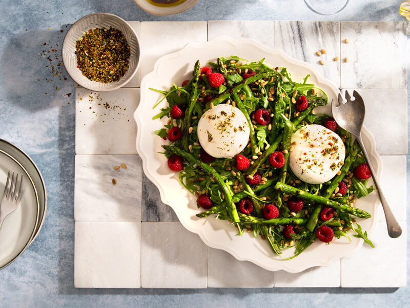 WSB-Toscane-Toscaanse-salade-van-groene-asperges-met-burrata-en-frambozen-800x600px-tiny