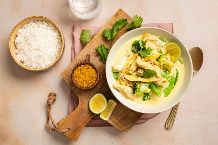 Groene curry met (vega) kip, broccoli en paprika