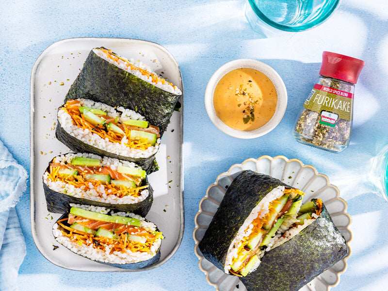 World-Spice-Blend-Furikake-Burrito-sushirol-met-gemarineerde-zalm-800x600-Tiny