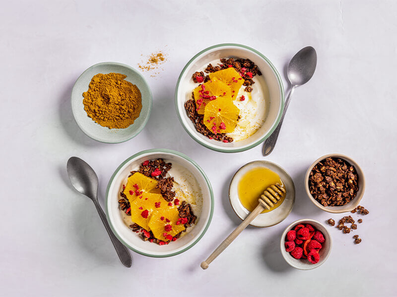 Yoghurt_crunchy_homemade_granola_Tiny